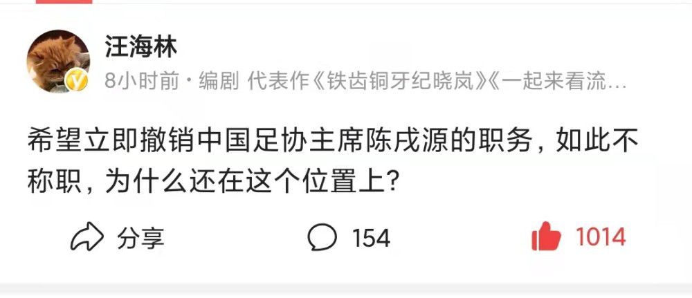 该款海报展示了《阿修罗》两大核心场景欲望战舰及叛军山的外景，背景中两组御风翱翔的神秘生物若隐若现